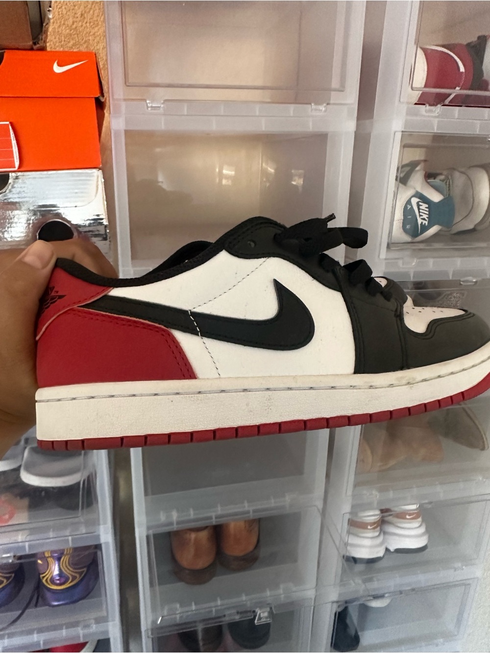 Nike Kids Low-Top Sneaker in White, Black & Red